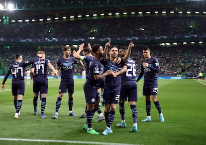 Los jugadores del Manchester City celebran su quinto gol ante el Sporting en Champions.