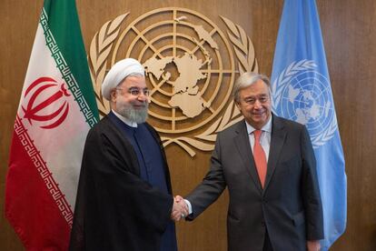 El presidente iran&iacute;, H. Rohani (izq.) y el secretario general de la ONU, Antonio Guterres (der.) en un encuentro en Nueva York en septiembre. 