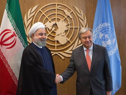 El presidente iran&iacute;, H. Rohani (izq.) y el secretario general de la ONU, Antonio Guterres (der.) en un encuentro en Nueva York en septiembre. 