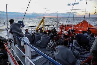 Inmigrantes rescatados a bordo del Sea Watch 3, el pasado martes.