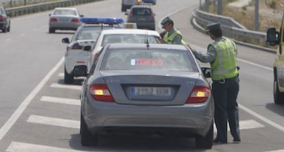 Vehículo camuflado de la Guardia Civil para control de velocidad.