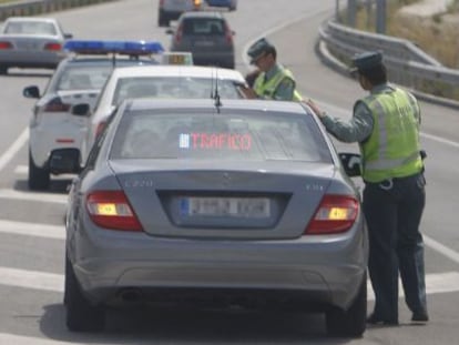 Vehículo camuflado de la Guardia Civil para control de velocidad.