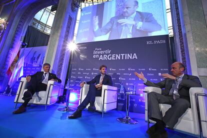 Diálogo entre Francisco Cabrera, ministro de Producción de la República Argentina, y Luis de Guindos, ministro de Economía, Industria y Competitividad del Gobierno de España. Modera, Pierpaolo Barbieri, Director ejecutivo de Greenmantle.