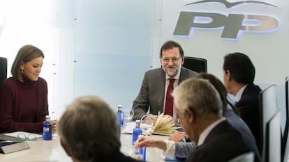 Fotografia facilitada pel Partit Popular de Mariano Rajoy amb María Dolores de Cospedal, aquest dilluns.