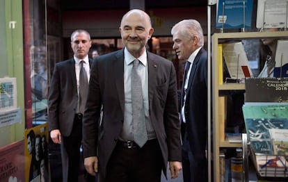 El comisario de Asuntos Econ&oacute;micos, Pierre Moscovici, en la presentaci&oacute;n de su libro en Atenas, la semana pasada.