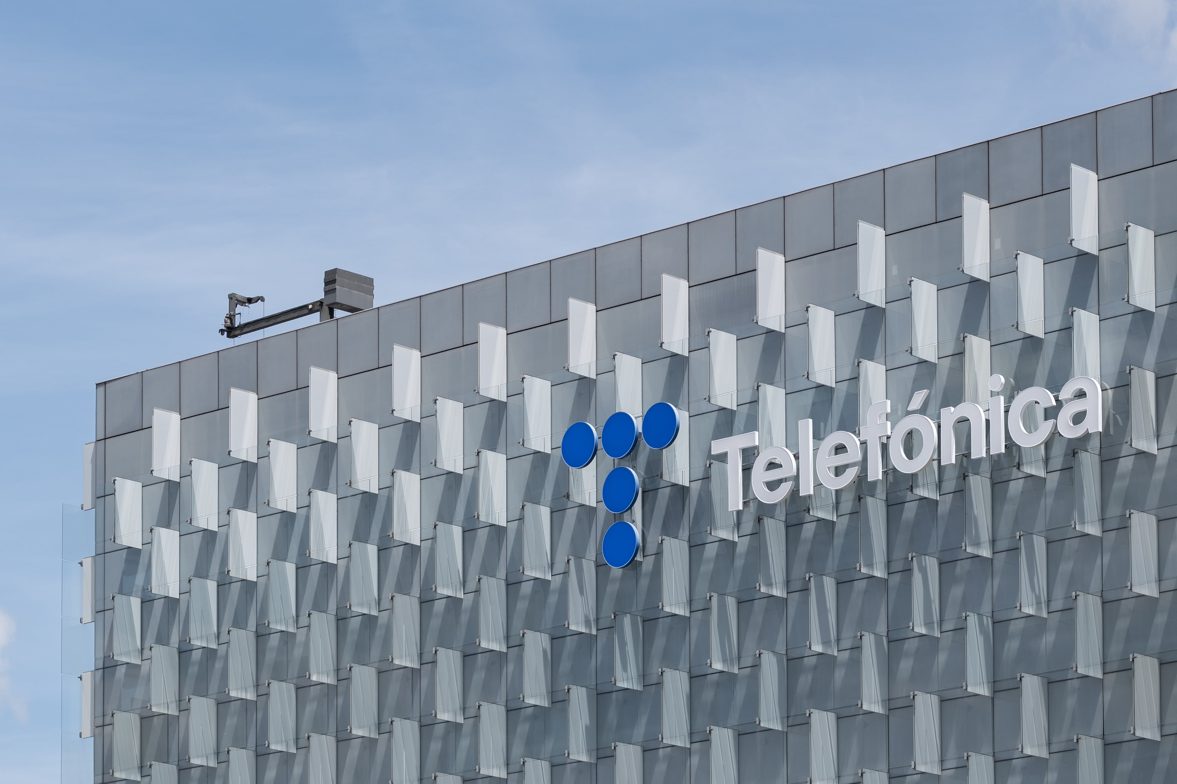Calendario veraniego de dividendos para junio: Telefónica, Ferrovial y otras nueve compañías reparten a sus accionistas