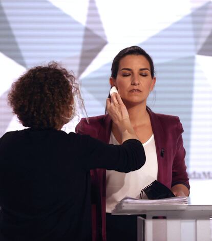 Rocío Monasterio, de Vox, momentos antes de iniciarse el debate.