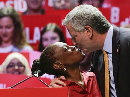 El alcalde Bill de Blasio con su mujer Chirlane McCray en un mitin