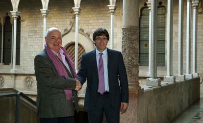 El president de la Generalitat, Carles Puigdemont, rep al Palau de la Generalitat Lluís Rabell.