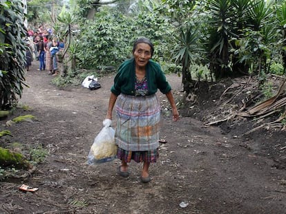 Campesina de San José Calderas, Chimaltenango, uno de los departamentos más afectados por la erupción del Volcán de Fuego en Guatemala.