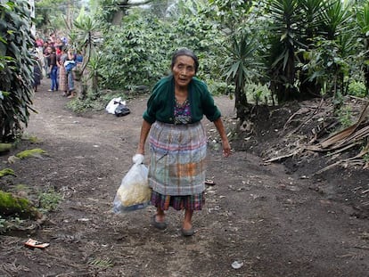 Campesina de San José Calderas, Chimaltenango, uno de los departamentos más afectados por la erupción del Volcán de Fuego en Guatemala.