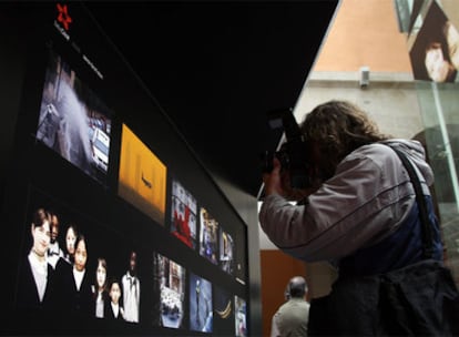 Varias de las fotografías que han participado en el concurso. En primer término, la ganadora, que muestra a varios niños juntos.