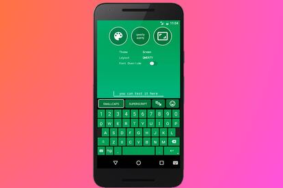 Tiny text keyboard es una aplicación que nos ayuda a escribir en la pantalal del móvil en fuentes muy pequeñas, mucho más de lo normal, dándole un toque divertido a la escritura desde el terminal. Podemos personalizar multitud de aspectos, desde el tipo de letra al color de esta. Puedes descargar la app pulsando sobre la imagen.