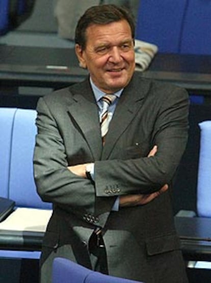 El canciller alemán, Gerhard Schröder, ayer en el Bundestag.
