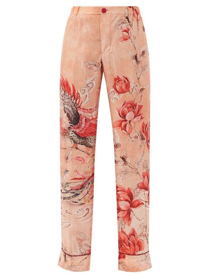 Estos pantalones de estampado exótico confeccionados en seda son de For Restless Sleepers, la marca que se propuso hace pocos años que vistiéramos en pijama a todas horas. Los tienes aquí por 520€.