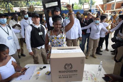La candidata a la vicepresidencia de Colombia por la coalición Pacto Histórico, Francia Márquez, después de emitir su voto en departamento de Cauca, Colombia.
