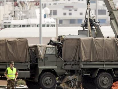 Restos del helic&oacute;ptero siniestrado en Canarias.