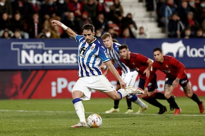 Januzaj dispara el penalti que supuso el 0-2.