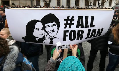 Manifestación en protesta por el asesinato del periodista Jan Kuciak y su novia. 