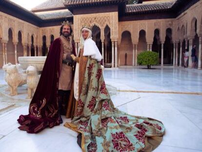 Los protagonistas de &#039;Isabel&#039;, en la Alhambra de Granada.