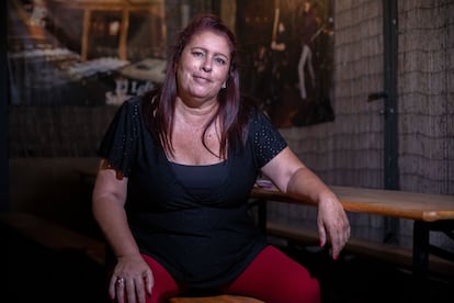 Susana Muñoz, taxista de profesión, y amante de la cultura 'country', posa en El Barn d'en Greg, en la localidad de Rubí, en Barcelona.