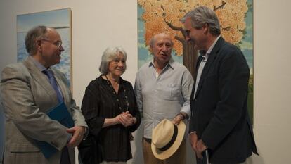 C&eacute;sar Nombela, Isabel Villar, Peridis y C&eacute;sar Nombela en la inauguraci&oacute;n. 