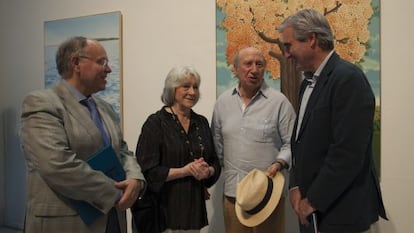 C&eacute;sar Nombela, Isabel Villar, Peridis y C&eacute;sar Nombela en la inauguraci&oacute;n. 