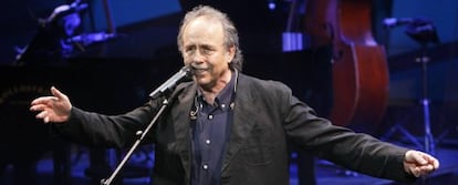 Joan Manuel Serrat presenta 'Hijo de la luz y la sombra' en el Teatre Grec en 2010.