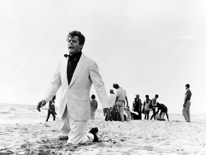 Marcello Mastroianni, en la parte final de 'La dolce vita', de Fellini