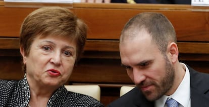 La directora del Fondo Monetario Internacional, Kristalina Georgieva, y el ministro de economía argentino, Martín Guzmán, en la conferencia de este miércoles, 5 de febrero, en el Vaticano.
