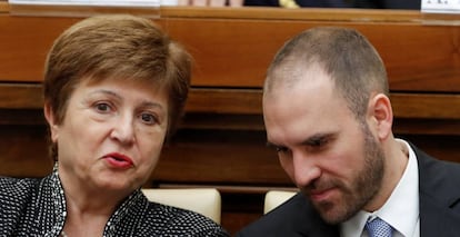 La directora del Fondo Monetario Internacional, Kristalina Georgieva, y el ministro de economía argentino, Martín Guzmán, en la conferencia de este miércoles, 5 de febrero, en el Vaticano. 