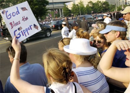 Miles de personas despiden a Ronald Reagan en las calles de Washington