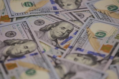 Billetes de 100 dólares.