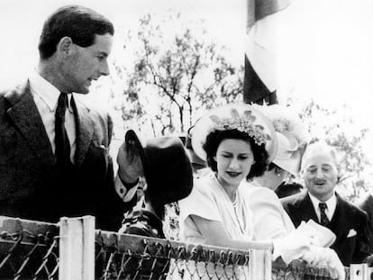 El capitán Peter Townsend junto a la princesa Margarita en Sudáfrica en 1947.