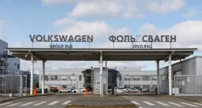 Vista de la entrada de la planta de Volkswagen en Kaluga, Rusia.