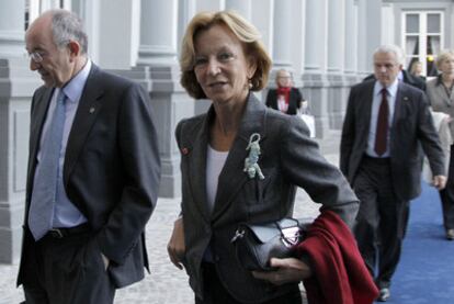 Miguel Ángel Fernández Ordóñez y Elena Salgado, en una reunión de ministros en Bruselas en febrero de 2010.