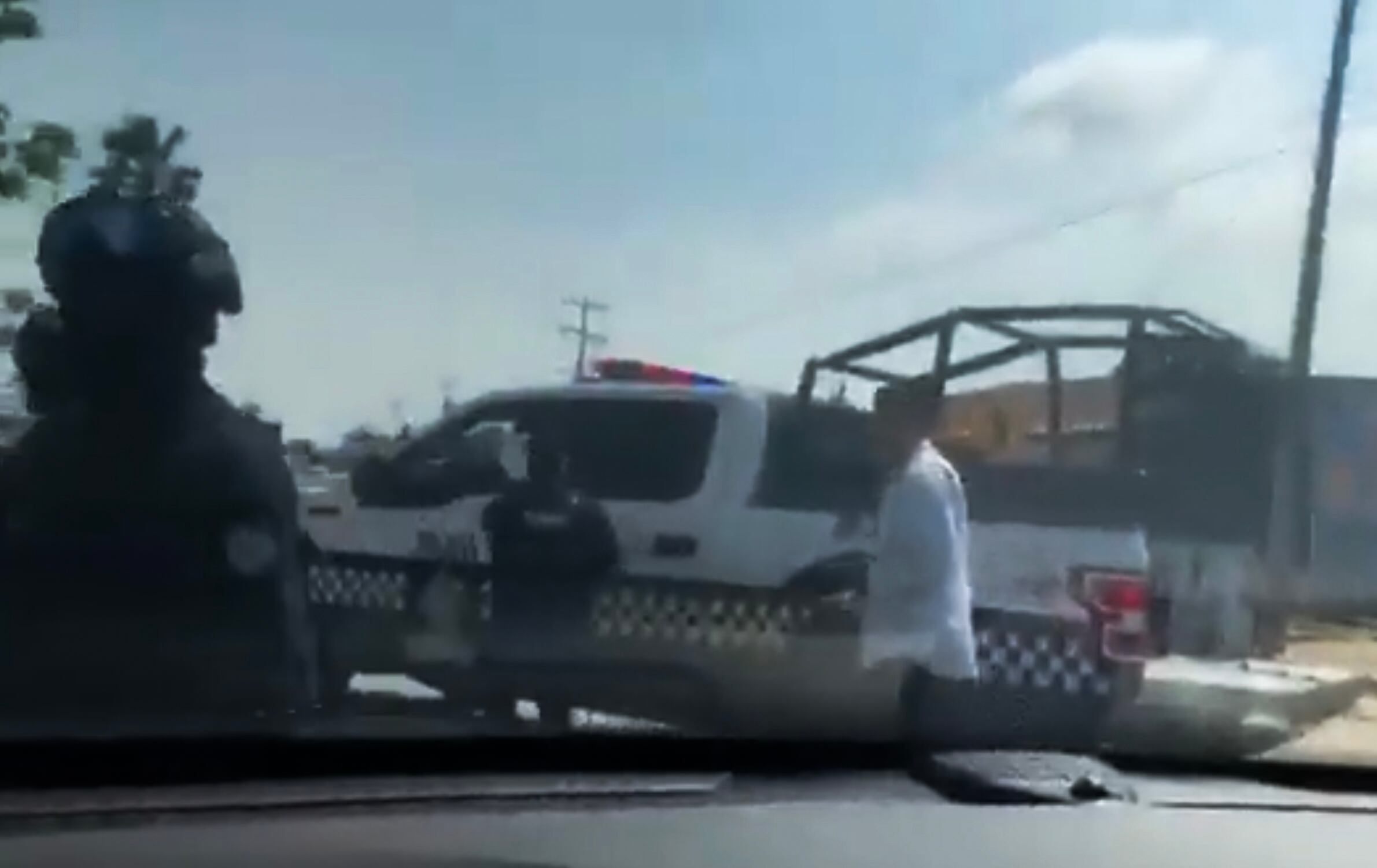 Imagen del video donde el candidato del Partido Verde asegura haber sido “encañonado” por varios policías en Veracruz.