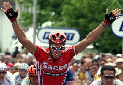 Cipollini celebra una victoria de etapa en el Tour de 1998