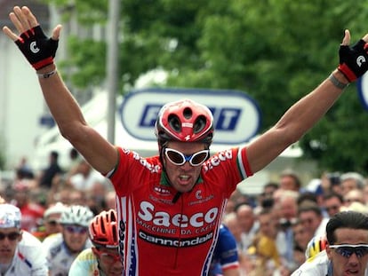 Cipollini celebra una victoria de etapa en el Tour de 1998