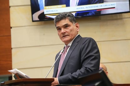 Gregorio Eljach habla en la plenaria del Senado durante la elección del nuevo Procurador General de la Nación, en Bogotá, el 2 de octubre de 2024.