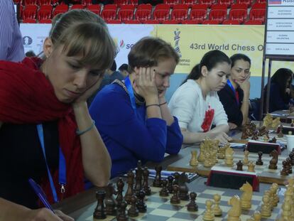 La selección rusa femenina: Giria (primer plano), Gunina, Goriáchkina y Kosteniuk; falta Pogonina.