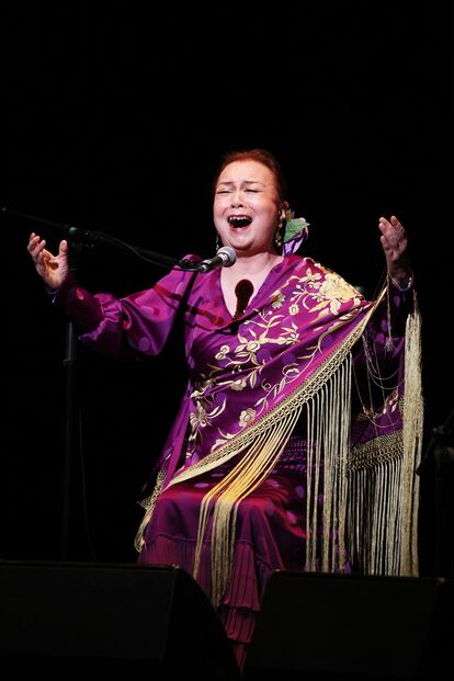 Tomi Watanabe interpreta una taranta en la presentación del 11 de septiembre en el auditorio Nakano Zero.