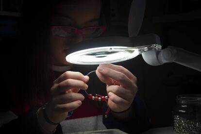 Carmen Álvarez en su taller en A Coruña.