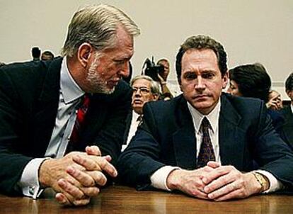 Bernard Ebbers (a la izquierda) y Scott Sullivan, durante su comparecencia ante el Congreso de EE UU.