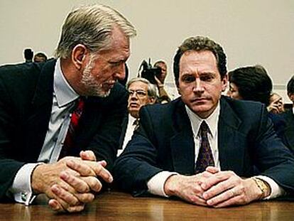 Bernard Ebbers (a la izquierda) y Scott Sullivan, durante su comparecencia ante el Congreso de EE UU.