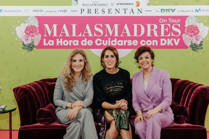 La psicóloga Silvia Congost, la fundadora de Club de Malasmadres Laura Baena y la periodista Cristina Villanueva en la presentación de 'Malasmadres On Tour. La Hora de Cuidarse'.