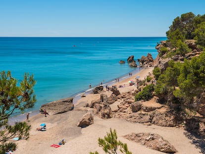 Bañistas en Miami Platja (Tarragona).