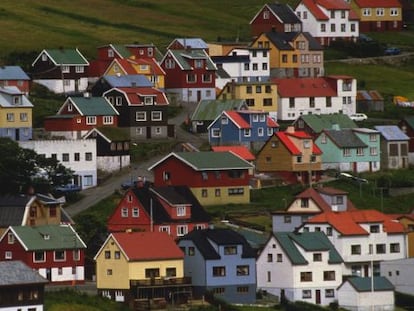 Grup de cases en una de les illes Fèroe.