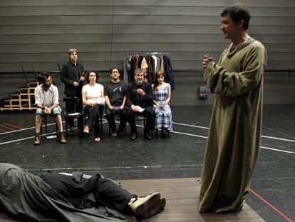 Un ensayo de 'Hamlet', dirigido por Will Keen, en el Teatro Español de Madrid. 