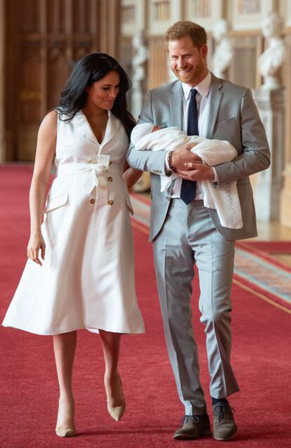 Meghan Markle con un vestido de Wales Bonner, diseñadora británica mestiza, que marcaba su barriga posparto.